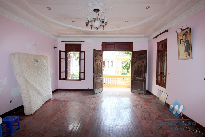 Cheap house for rent in the heart of Tay Ho over 400 sqm usage area